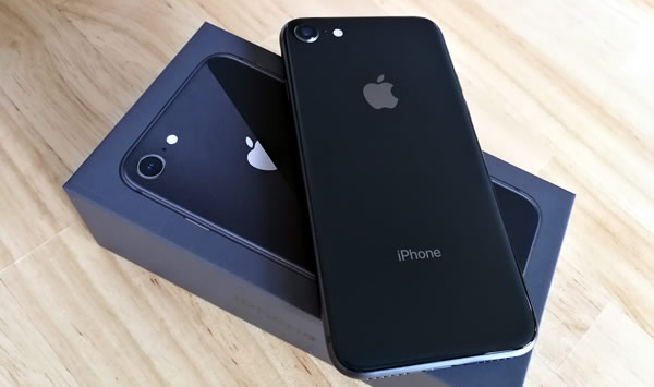 apple storeから直接購入したiPhone8