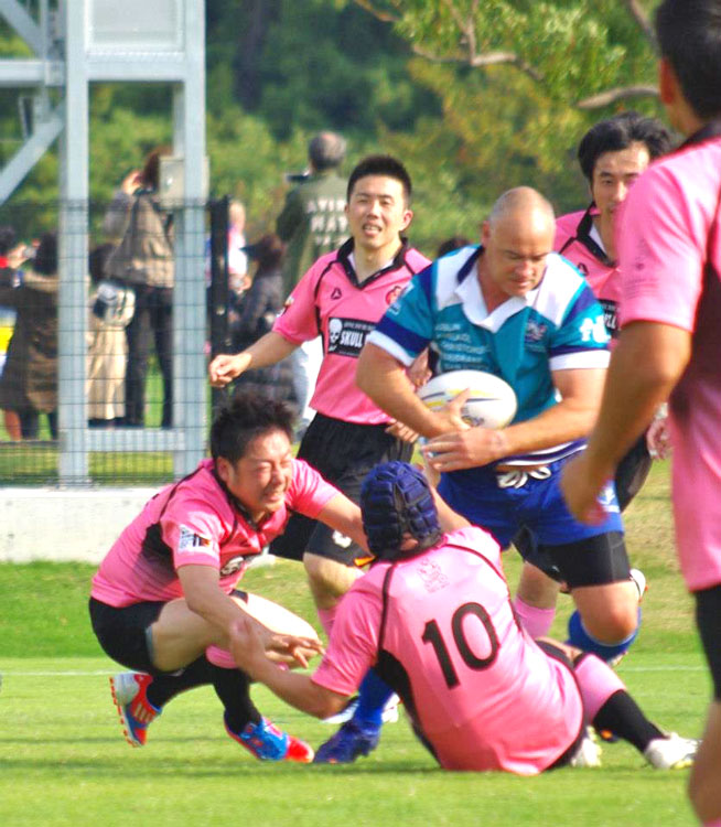 タックル飛ばされる