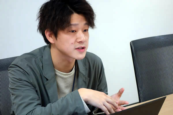 5G回線と格安SINについて話すBIGLOBEの小寺さん
