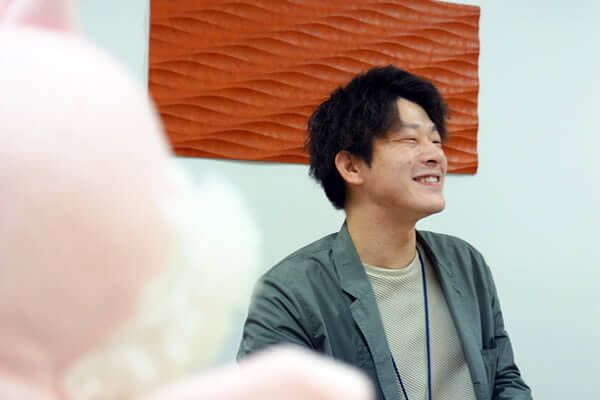 BIGLOBEモバイルは、サービスの中身で差別化していくと話す小寺さん