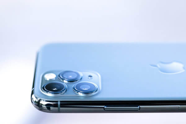 iPhone 11 Proのトリプルカメラ